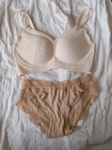 combo of Braa Penties.