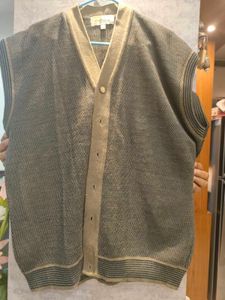 Very Warm Sleeveless Sweater For Plus Size