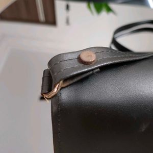 🛍️ Elegant Black Sling Bag ⭐⭐⭐⭐⭐