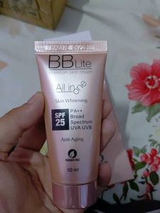 Skin Whitening Spf 25 + Broad Spectrum Cream