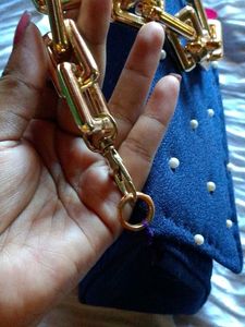 Chic Navy &amp; Gold Chain Handbag