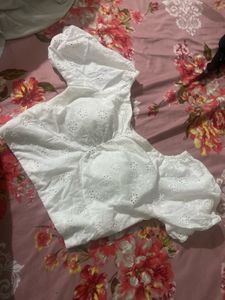 cute white top🌸