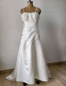Free Delivery 🚚 Elegant Wedding Dress - Size Medi