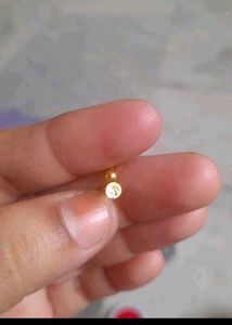 18ct gold pretty Earstuds used or no return.