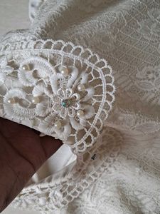 Women&#39;s White Top