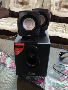 F&amp;D 203G 11W Portable Laptop/Desktop Speakers 🔊 🎶 High Quality . 1 Big speaker &amp; 2 subwoofers (Perfect Condition)