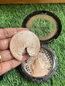 M.A.C EXTRA DIMENSION SKINFINSH POUDRE LUMIERE