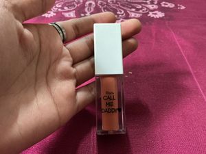 completely new blur daddy lipstick in Brown/pink