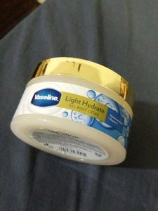 Vaseline Light Hydrate Gel Body Creme