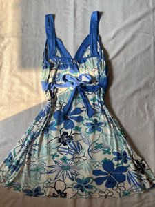 V-neck Blue And White Floral Print Dress