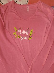 pink tshirt