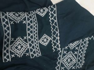 Embreoded Top