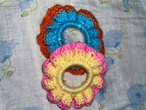 Green &amp; White Scrunchies