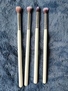 Set Of 8 Makeup Brushes