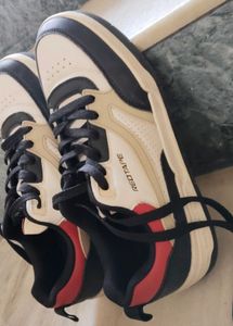 Red Tape sneakers (UK 7)