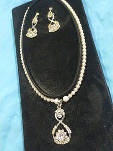 Pearl Necklace &amp; Earrings Set
