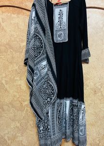Black Gown Dress With Printed Dupatta 🖤