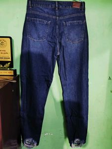 Ripped Hem Jeans( new)