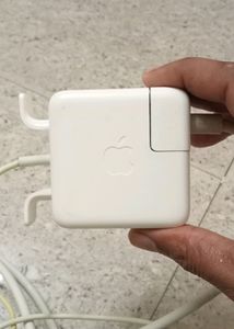 APPLE LAPTOP CHARGER NEW AND ORIGINAL 45.05 WATT