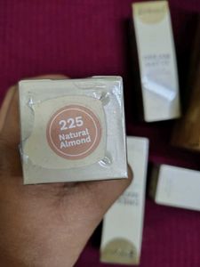 🔥New with tag Foundation  Price from 350 to 199rs