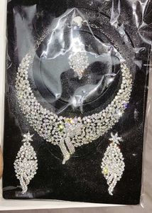 New Unused Sparkling Silver Bridal Jewelry Set