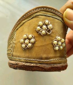 Golden Embroided Mojaries