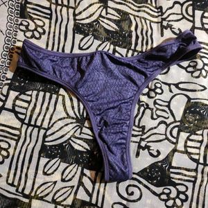 A SEXY THONGS ❤️ , NEVER USED