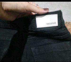 Wide Leg Graphic Jeans