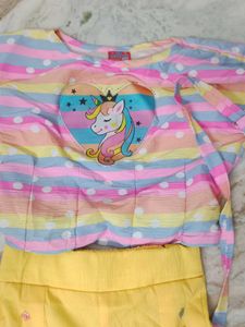 Girls Top And Bottom Set With A Bag. For 4 To 5 Yr