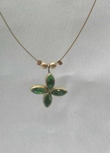 Green Floral Pendant Necklace