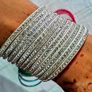 BANGLES SET....💚💓🤍