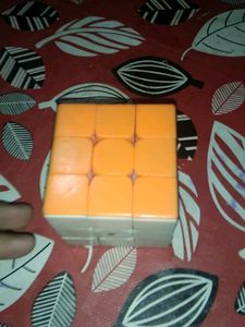 Orange Rubik&#39;s Cube