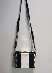 High quality spacious bag🖤🤍