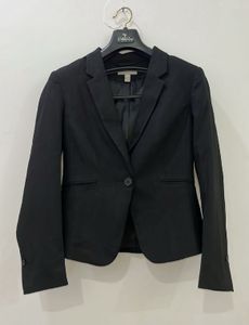 50% Discount On Women's Fitted H&M Blazer