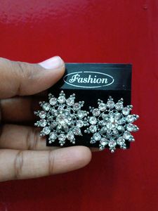 Stud earring 😘😍