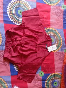 Chic Cropped Twist-Front Top