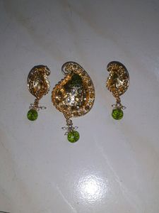 Pendent With Earrings