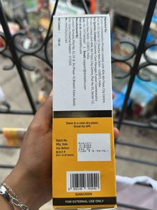 Dr. Sheth&#39;s Haldi &amp; Hyaluronic Sunscreen Spray SPF