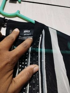 Chic Black &amp; White Top