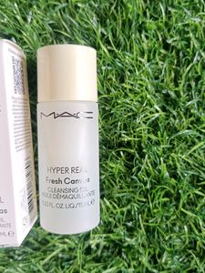 Mac Hyper Real Fresh Canvas Cleansing Oil