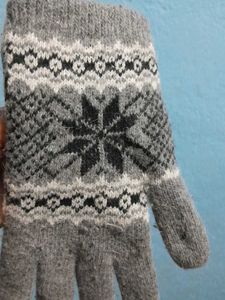 Cozy Gray Winter Gloves