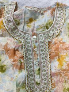 Avaasa Kurthi Set