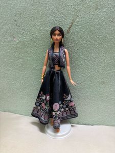 Elegant Doll Outfit booking