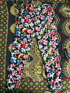 STRETCHABLE LEGGINGS