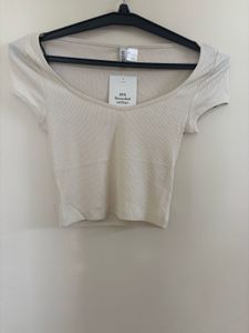 H&M RIBBED SWEETHEART-NECK T-SHIRT