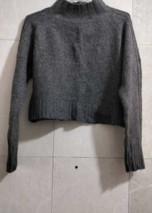 Crop Sweater In Grey Colour