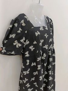 Georgette Frock With Pearls On The Neck