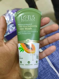 Lotus Botanicals Insta Glow Face Wash
