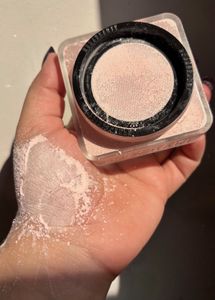 Huda beauty Easy Bake Loose Setting Powder