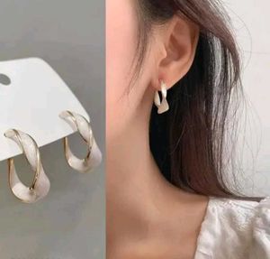 Chic White &amp; Gold Hoops